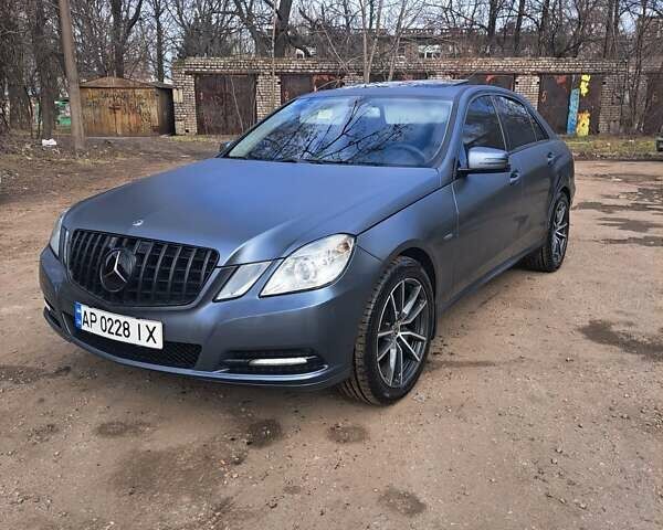 Желтый Мерседес Е-Класс, объемом двигателя 2.14 л и пробегом 364 тыс. км за 10500 $, фото 1 на Automoto.ua