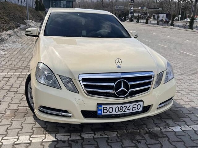 Желтый Мерседес Е-Класс, объемом двигателя 2.1 л и пробегом 370 тыс. км за 9700 $, фото 1 на Automoto.ua
