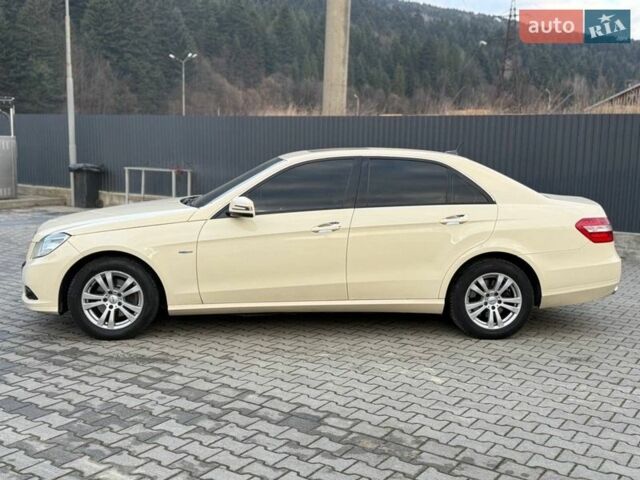 Желтый Мерседес Е-Класс, объемом двигателя 1.8 л и пробегом 350 тыс. км за 8500 $, фото 1 на Automoto.ua