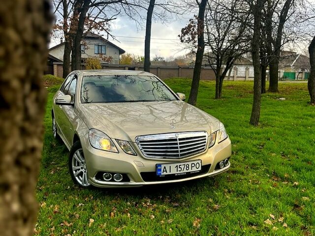 Жовтий Мерседес Е-Клас, об'ємом двигуна 2.1 л та пробігом 360 тис. км за 10900 $, фото 1 на Automoto.ua