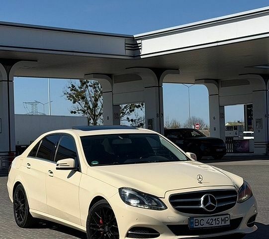 Желтый Мерседес Е-Класс, объемом двигателя 2.14 л и пробегом 485 тыс. км за 9900 $, фото 1 на Automoto.ua