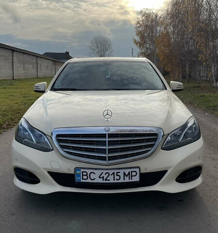 Желтый Мерседес Е-Класс, объемом двигателя 2.1 л и пробегом 475 тыс. км за 10500 $, фото 1 на Automoto.ua