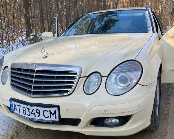 Желтый Мерседес Е-Класс, объемом двигателя 2.15 л и пробегом 250 тыс. км за 8100 $, фото 1 на Automoto.ua
