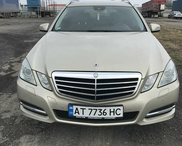 Желтый Мерседес Е-Класс, объемом двигателя 2.1 л и пробегом 250 тыс. км за 12250 $, фото 1 на Automoto.ua