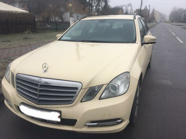 Жовтий Мерседес Е-Клас, об'ємом двигуна 2.2 л та пробігом 40 тис. км за 17000 $, фото 1 на Automoto.ua