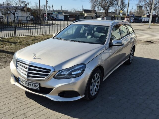 Желтый Мерседес Е-Класс, объемом двигателя 2.1 л и пробегом 224 тыс. км за 13700 $, фото 1 на Automoto.ua