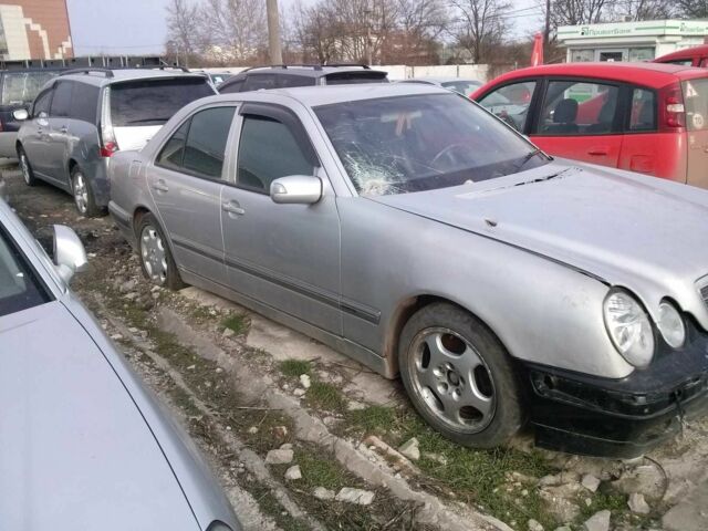 Сірий Мерседес Е-Клас, об'ємом двигуна 4.2 л та пробігом 1000 тис. км за 1472 $, фото 1 на Automoto.ua