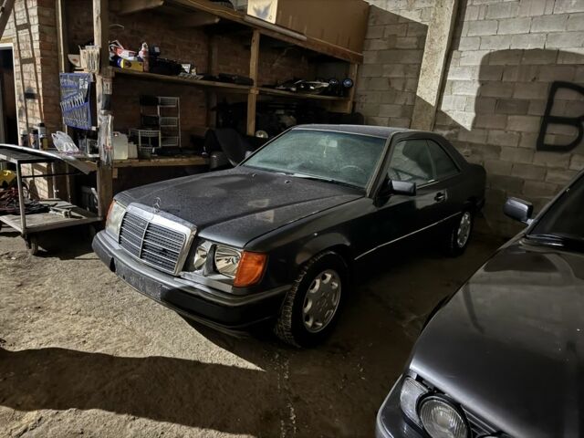 Серый Мерседес Е-Класс, объемом двигателя 2.3 л и пробегом 300 тыс. км за 3700 $, фото 1 на Automoto.ua