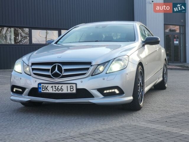 Сірий Мерседес Е-Клас, об'ємом двигуна 2.99 л та пробігом 304 тис. км за 13600 $, фото 1 на Automoto.ua