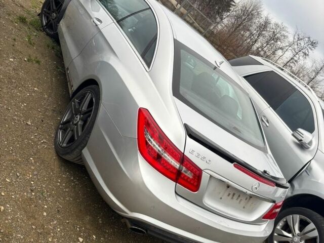 Сірий Мерседес Е-Клас, об'ємом двигуна 2.2 л та пробігом 150 тис. км за 590 $, фото 1 на Automoto.ua