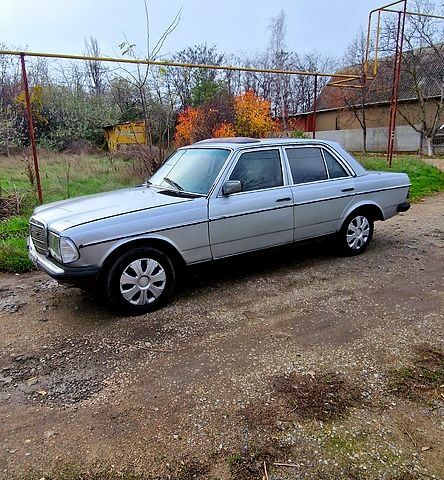 Серый Мерседес Е-Класс, объемом двигателя 2.5 л и пробегом 0 тыс. км за 1250 $, фото 1 на Automoto.ua