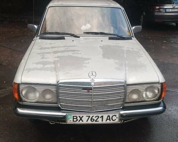 Серый Мерседес Е-Класс, объемом двигателя 2.4 л и пробегом 500 тыс. км за 1000 $, фото 1 на Automoto.ua