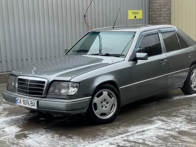 Серый Мерседес Е-Класс, объемом двигателя 3 л и пробегом 50 тыс. км за 2300 $, фото 1 на Automoto.ua