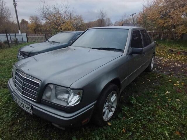 Серый Мерседес Е-Класс, объемом двигателя 3 л и пробегом 480 тыс. км за 1900 $, фото 1 на Automoto.ua