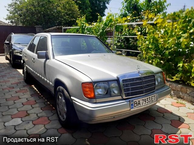 Серый Мерседес Е-Класс, объемом двигателя 2.6 л и пробегом 226 тыс. км за 2500 $, фото 1 на Automoto.ua