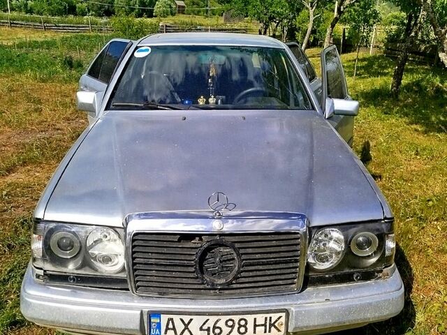 Серый Мерседес Е-Класс, объемом двигателя 2.5 л и пробегом 458 тыс. км за 2000 $, фото 1 на Automoto.ua