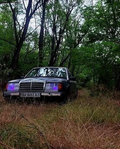 Серый Мерседес Е-Класс, объемом двигателя 2.3 л и пробегом 350 тыс. км за 1150 $, фото 1 на Automoto.ua