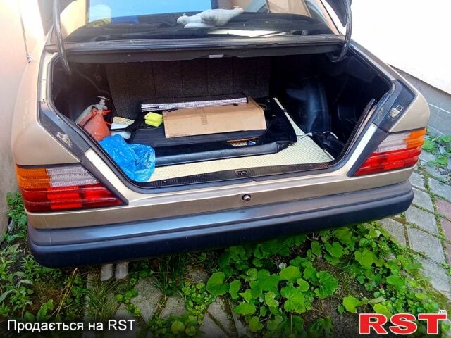 Серый Мерседес Е-Класс, объемом двигателя 2.6 л и пробегом 265 тыс. км за 1499 $, фото 1 на Automoto.ua