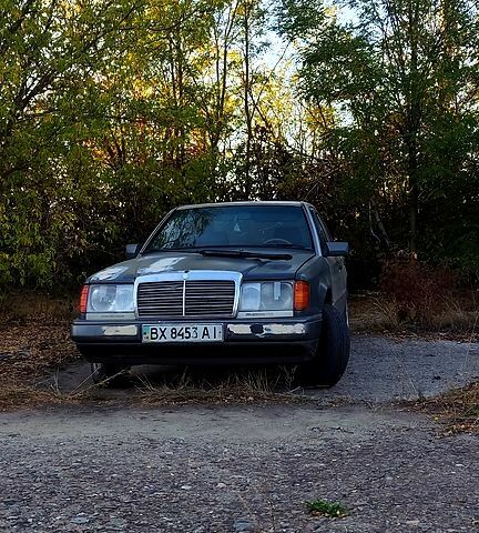 Серый Мерседес Е-Класс, объемом двигателя 2.3 л и пробегом 350 тыс. км за 1150 $, фото 1 на Automoto.ua