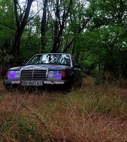 Сірий Мерседес Е-Клас, об'ємом двигуна 2.3 л та пробігом 0 тис. км за 1200 $, фото 1 на Automoto.ua