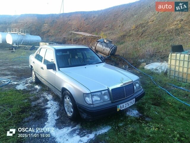 Сірий Мерседес Е-Клас, об'ємом двигуна 2 л та пробігом 300 тис. км за 1340 $, фото 1 на Automoto.ua