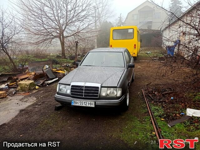 Серый Мерседес Е-Класс, объемом двигателя 2.6 л и пробегом 111 тыс. км за 2500 $, фото 1 на Automoto.ua