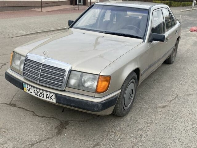 Серый Мерседес Е-Класс, объемом двигателя 2 л и пробегом 500 тыс. км за 1550 $, фото 1 на Automoto.ua