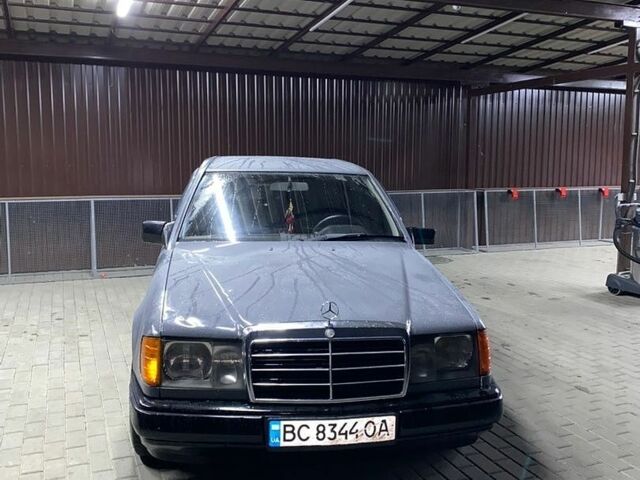 Сірий Мерседес Е-Клас, об'ємом двигуна 2 л та пробігом 358 тис. км за 2500 $, фото 1 на Automoto.ua