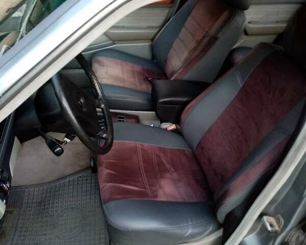 Серый Мерседес Е-Класс, объемом двигателя 2 л и пробегом 300 тыс. км за 3000 $, фото 1 на Automoto.ua