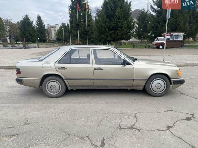 Сірий Мерседес Е-Клас, об'ємом двигуна 2 л та пробігом 500 тис. км за 1550 $, фото 1 на Automoto.ua