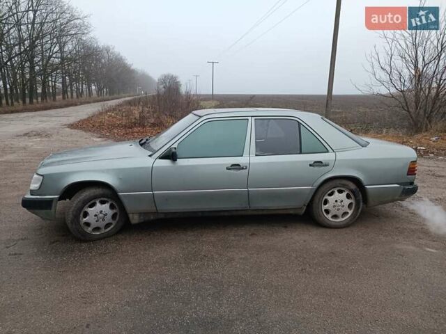 Сірий Мерседес Е-Клас, об'ємом двигуна 2.6 л та пробігом 100 тис. км за 2500 $, фото 1 на Automoto.ua