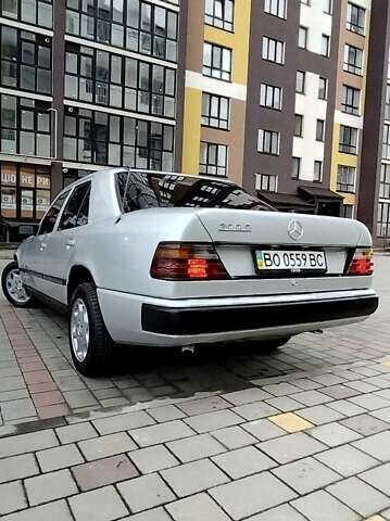 Сірий Мерседес Е-Клас, об'ємом двигуна 2 л та пробігом 400 тис. км за 2450 $, фото 1 на Automoto.ua