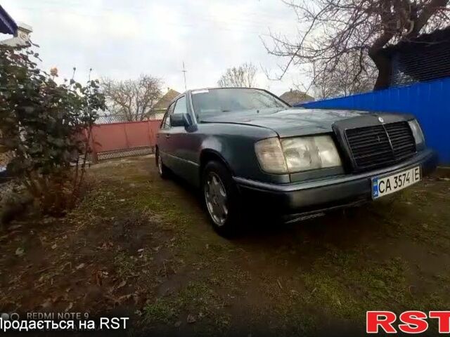 Серый Мерседес Е-Класс, объемом двигателя 2.3 л и пробегом 370 тыс. км за 2500 $, фото 1 на Automoto.ua