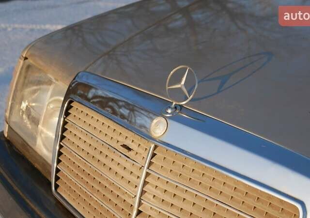 Серый Мерседес Е-Класс, объемом двигателя 2.6 л и пробегом 400 тыс. км за 1900 $, фото 1 на Automoto.ua