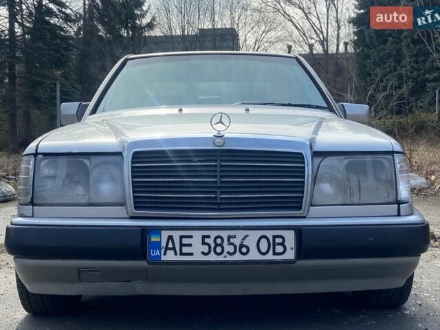 Серый Мерседес Е-Класс, объемом двигателя 2.3 л и пробегом 560 тыс. км за 2200 $, фото 1 на Automoto.ua