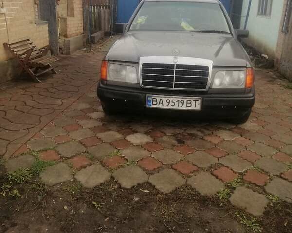 Серый Мерседес Е-Класс, объемом двигателя 2.96 л и пробегом 419 тыс. км за 2700 $, фото 1 на Automoto.ua