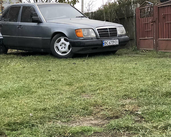 Серый Мерседес Е-Класс, объемом двигателя 2 л и пробегом 400 тыс. км за 1500 $, фото 1 на Automoto.ua