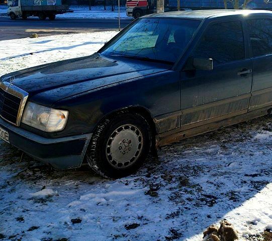 Сірий Мерседес Е-Клас, об'ємом двигуна 2.6 л та пробігом 760 тис. км за 1300 $, фото 1 на Automoto.ua