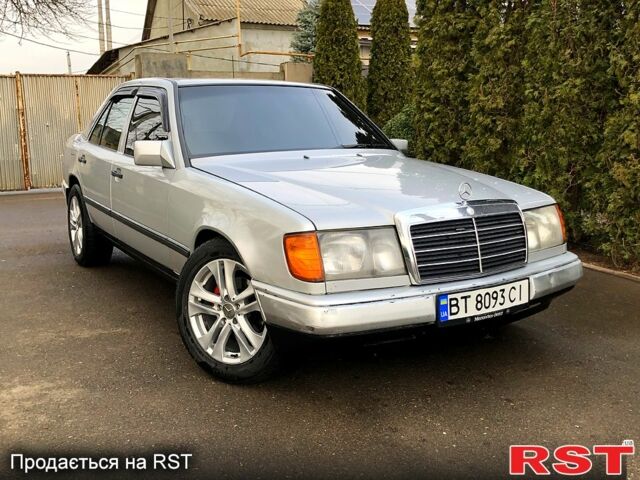 Сірий Мерседес Е-Клас, об'ємом двигуна 2.6 л та пробігом 333 тис. км за 2900 $, фото 1 на Automoto.ua