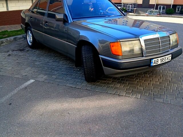 Серый Мерседес Е-Класс, объемом двигателя 2.3 л и пробегом 0 тыс. км за 3400 $, фото 1 на Automoto.ua