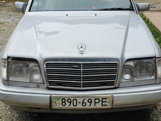 Мерседес Е-Клас 1989 у Хусте на Automoto.ua Сірий Мерседес Е-Клас, об'ємом двигуна 2 л та пробігом 252 тис. км за 1000 $, фото 1 на Automoto.ua