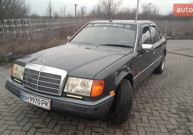 Серый Мерседес Е-Класс, объемом двигателя 2.3 л и пробегом 400 тыс. км за 3000 $, фото 1 на Automoto.ua