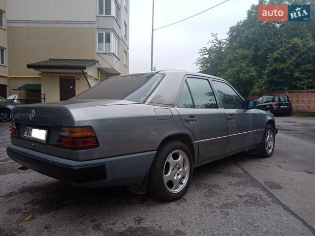 Сірий Мерседес Е-Клас, об'ємом двигуна 2.3 л та пробігом 305 тис. км за 2500 $, фото 1 на Automoto.ua