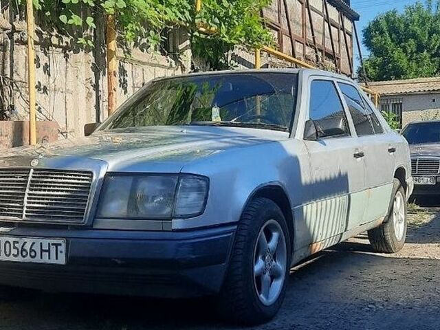 Сірий Мерседес Е-Клас, об'ємом двигуна 3 л та пробігом 500 тис. км за 3300 $, фото 1 на Automoto.ua