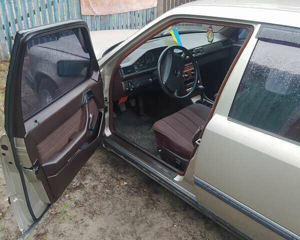 Серый Мерседес Е-Класс, объемом двигателя 2.3 л и пробегом 279 тыс. км за 4000 $, фото 1 на Automoto.ua