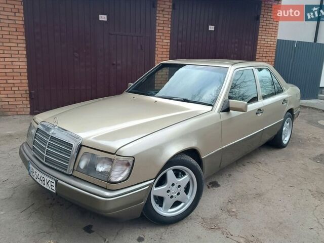 Серый Мерседес Е-Класс, объемом двигателя 2.96 л и пробегом 268 тыс. км за 3000 $, фото 1 на Automoto.ua