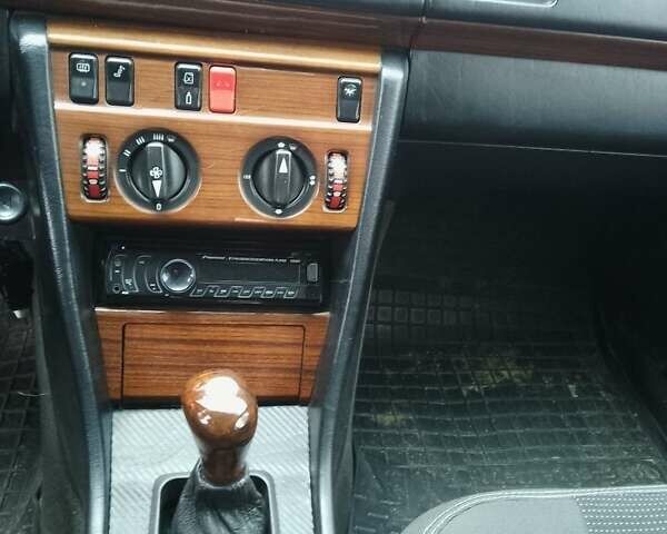 Сірий Мерседес Е-Клас, об'ємом двигуна 2.3 л та пробігом 486 тис. км за 2300 $, фото 1 на Automoto.ua