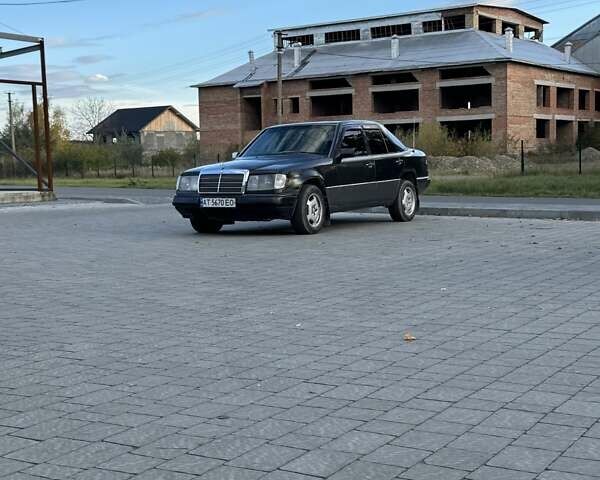 Мерседес Е-Класс 1990 в Косове на Automoto.ua Серый Мерседес Е-Класс, объемом двигателя 2.3 л и пробегом 300 тыс. км за 1450 $, фото 1 на Automoto.ua