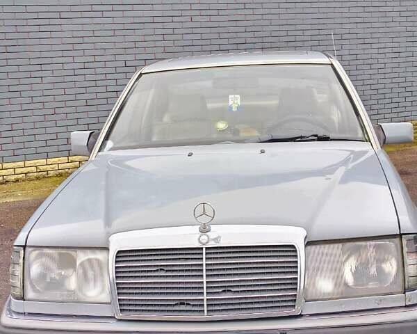 Сірий Мерседес Е-Клас, об'ємом двигуна 1.99 л та пробігом 403 тис. км за 2999 $, фото 1 на Automoto.ua