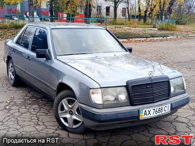 Мерседес Е-Класс 1990 в Первомайском на Automoto.ua Серый Мерседес Е-Класс, объемом двигателя 2.3 л и пробегом 0 тыс. км за 1950 $, фото 1 на Automoto.ua